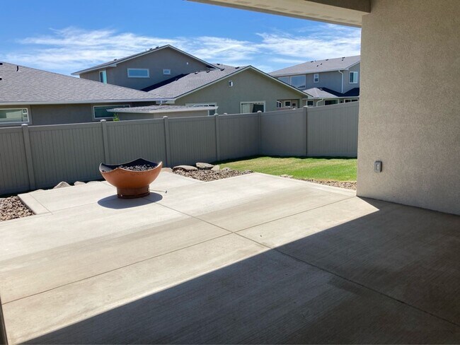 Building Photo - 3-Bed, 2 Bath Stunner in Kestrel Point