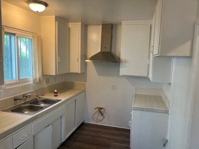 Building Photo - Parhams, LLC-VanNess