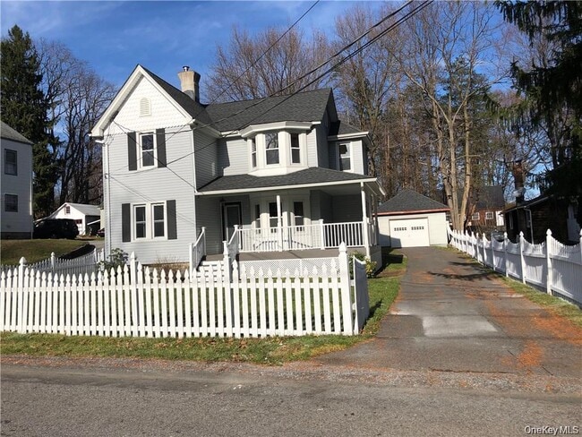 Building Photo - 4 Edgewood Dr