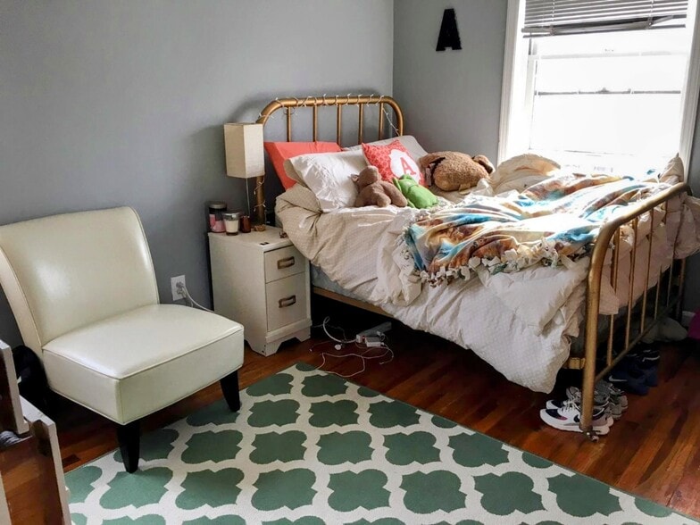 Building Photo - 2206 E Locust St