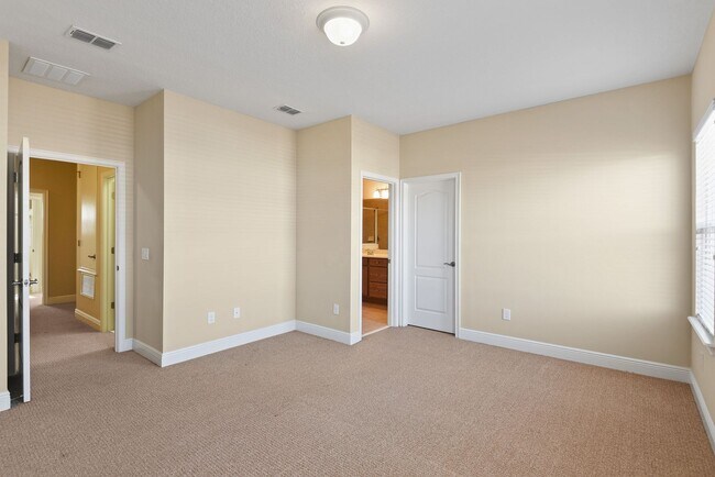 Building Photo - Savannah Park 3 bedroom townhouse