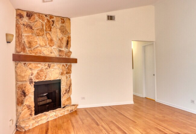 Building Photo - 1735 Chesapeake Ln