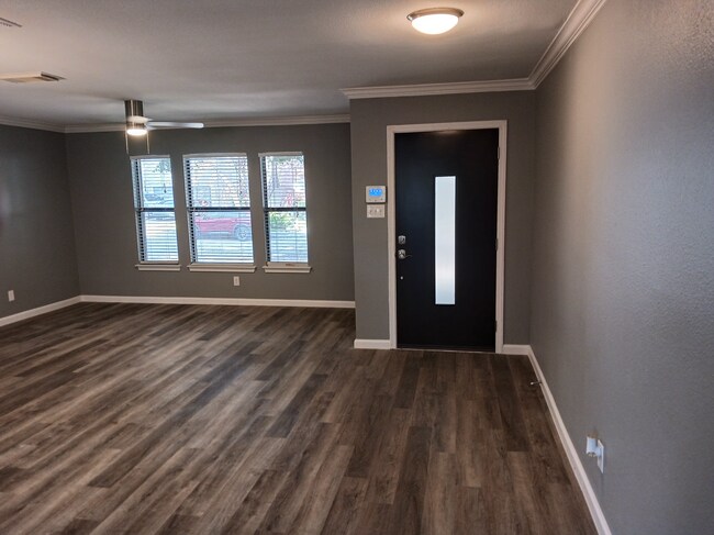 Building Photo - 7510 Legend Rock