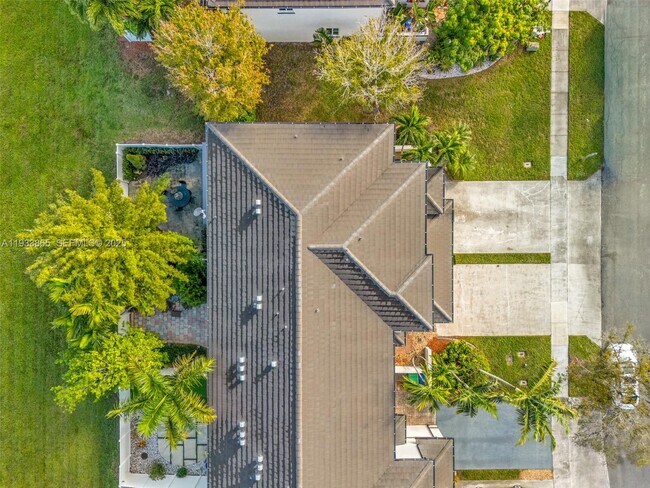 Building Photo - 12925 SW 49th Ct