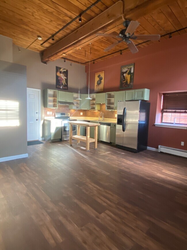 Kitchen/dining - 156 Front St