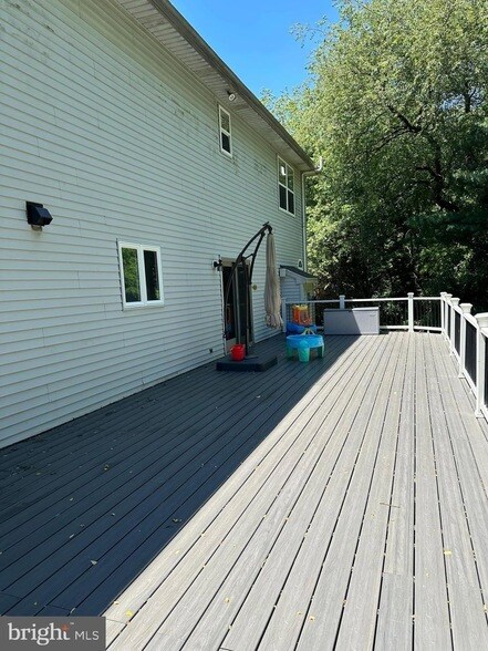 Building Photo - 117 Susan Dr