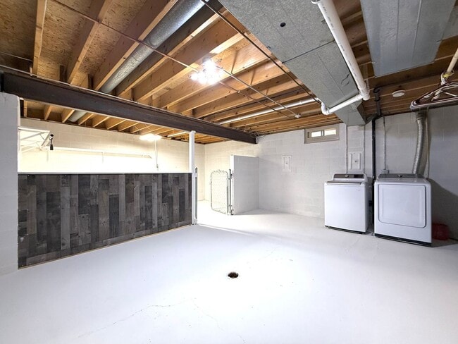 Building Photo - Beautifully Remodeled West Side Home | 3 Bedroom + Finished Basement Space