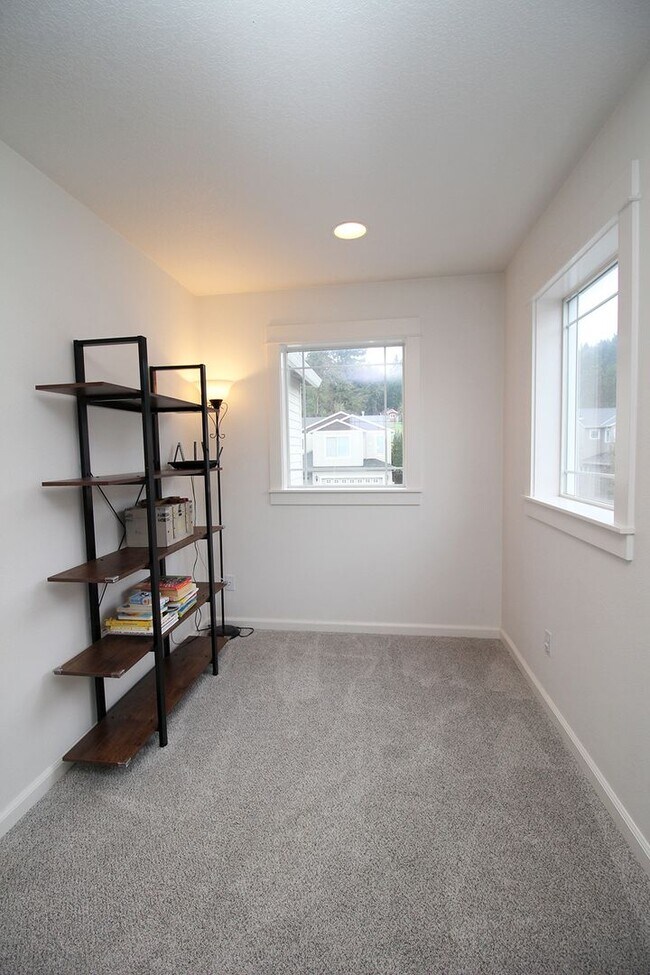 Building Photo - Delightful Newer Construction 3 Bed/2.5 Bath Home in Tranquil Beaverton Neighborhood