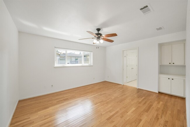 Building Photo - 8415 Braesdale Ln