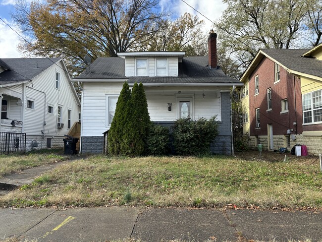 Primary Photo - 716 S 38th St