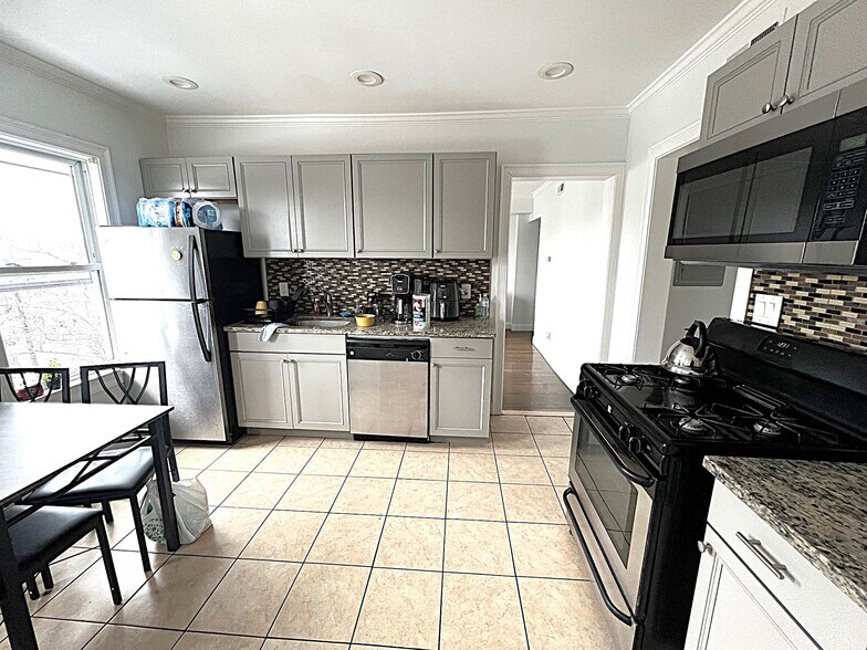 Kitchen - 39 Glen Rd