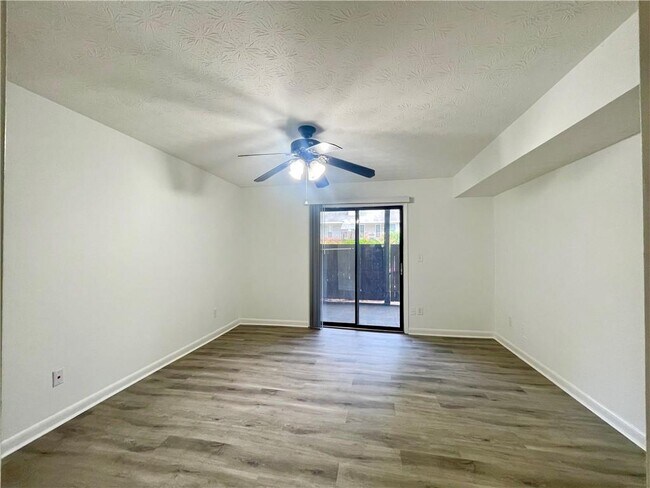 Building Photo - 320 Park Ridge Cir