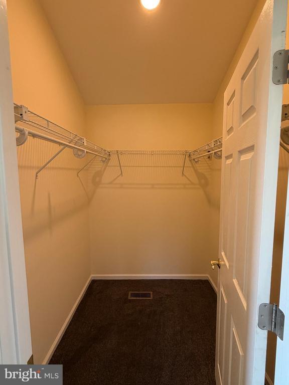 Building Photo - 15 W Floral Ave