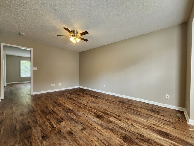 Building Photo - 4048 New Grange Cir