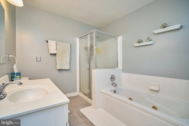 Building Photo - 1230 Weatherstone Ct