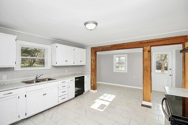 Building Photo - 209 Fairdale St