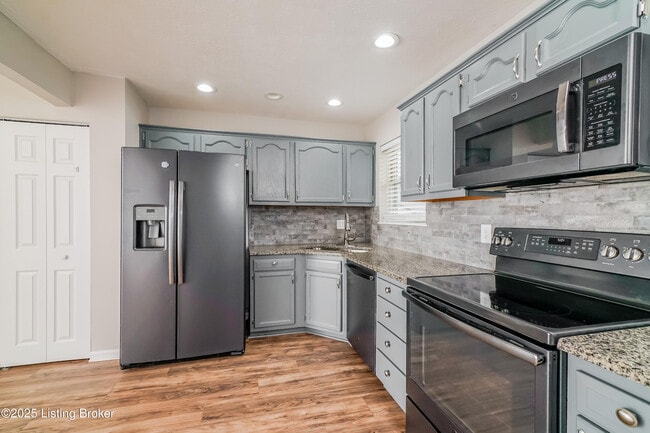 Building Photo - 7709 Mango Dr