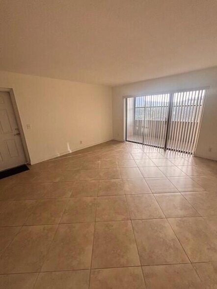 Building Photo - 203 Foxtail Dr