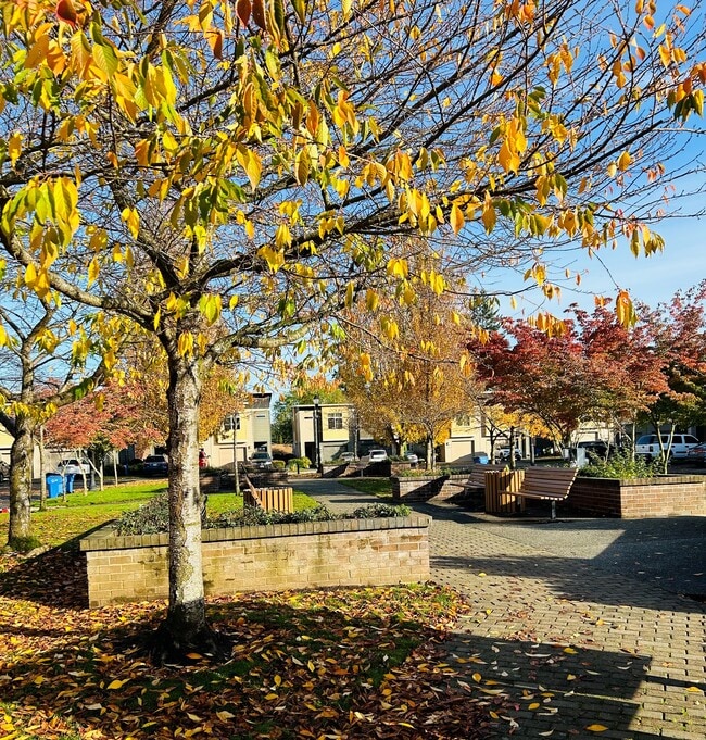 Building Photo - 10443 NE 5th Cir