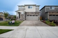 Building Photo - Spacious Newer Home Ready for Move IN