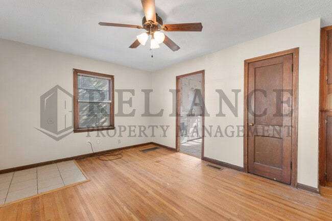 Building Photo - 1912 N Hood St