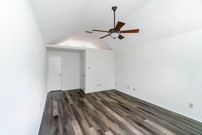 Building Photo - 1905 Lansdown Ct