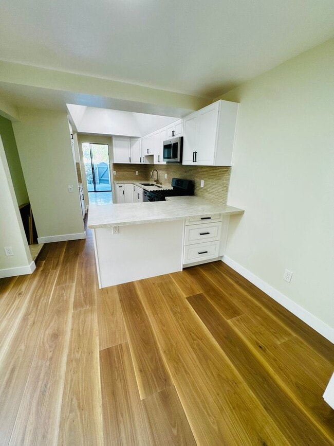 Building Photo - Remodeled 3/3 Townhome For Rent in Huntington Harbor!