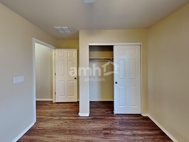 Building Photo - 12951 N Fox Hollow Dr