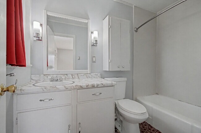 Building Photo - "Charming 1951 3-bedroom, 2-bath Classic with Modern Kitchen Updates & Spacious Backyard!"