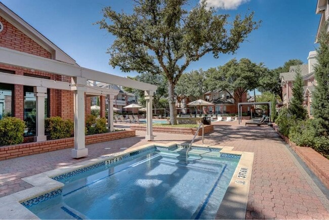 Building Photo - Courts of Bent Tree