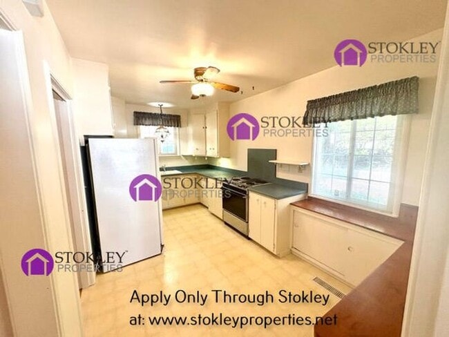 Building Photo - 2234 Oakvale Rd