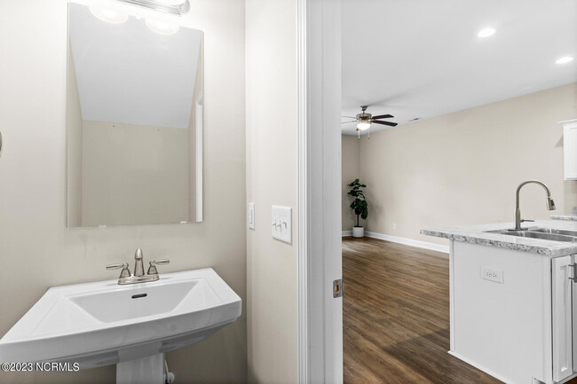 Building Photo - 202 N Stingray Ln