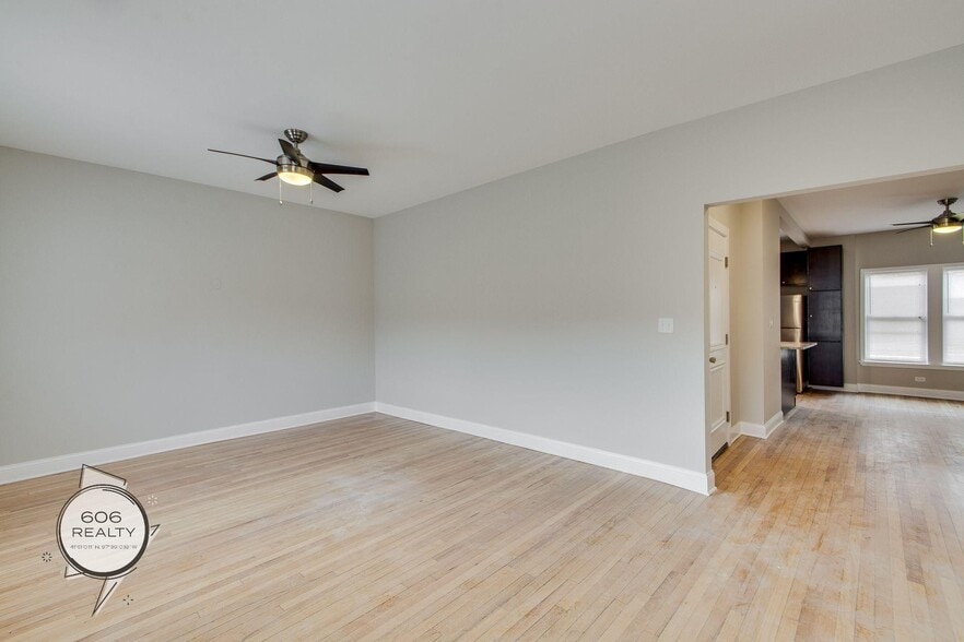 Building Photo - 842 E 53rd St