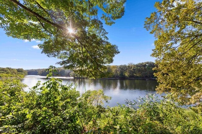 Building Photo - 190 US-46