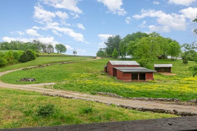 Building Photo - 1562 Mooresville Pike
