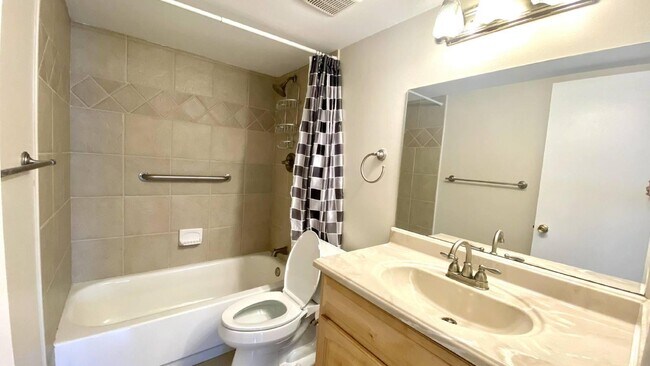 Building Photo - 125 Shore Ct