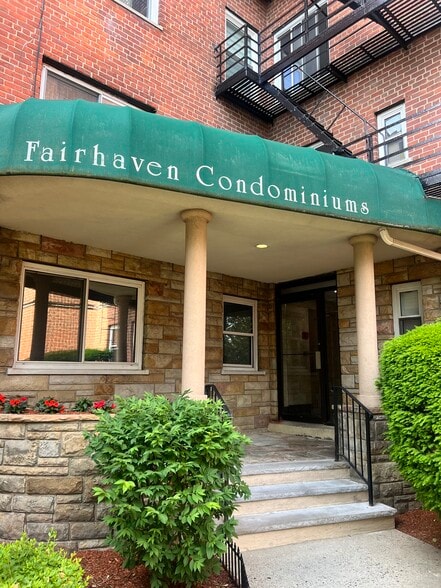 Building Photo - 210 Woodcliff Ave