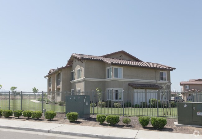 Building Photo - Villa Escondido