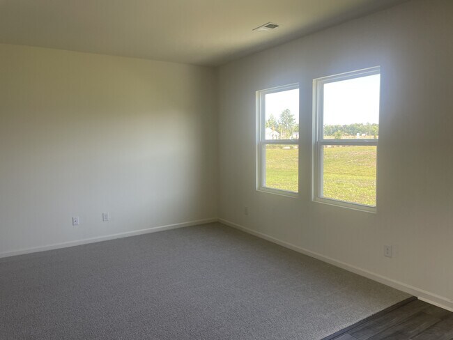 Building Photo - 349 Sporting Dr