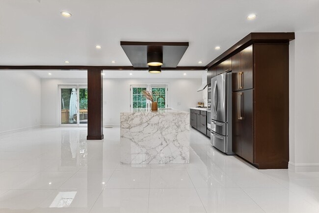 Building Photo - 4 Hadley Rd