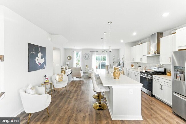 Building Photo - 406 Honeyberry Ln