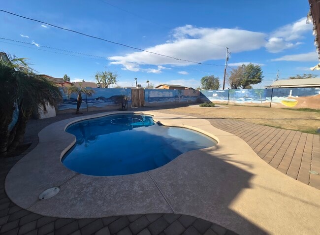 Building Photo - 106 S 29th Ave