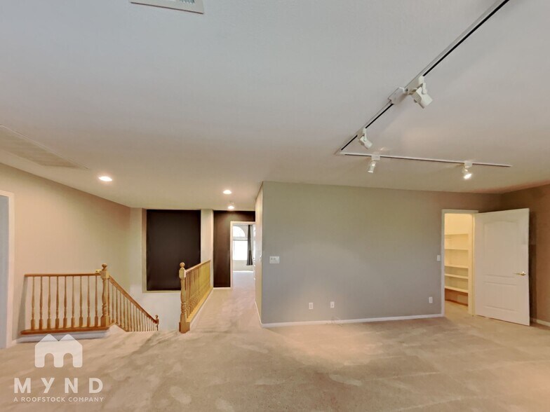 Building Photo - 2728 La Porte Ct