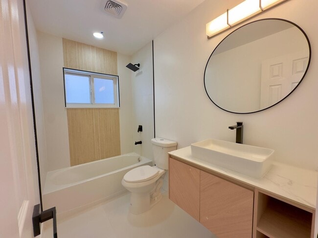 Building Photo - 6811 NW 32nd Ave