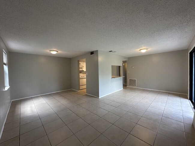 Building Photo - Cedarwood Condominiums