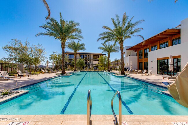 Building Photo - 5000 N Camelback Rdg Dr