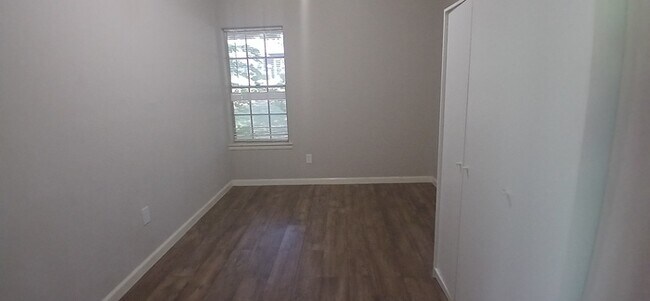 Building Photo - Beautiful 7 beds 3 baths in Ryanwood!