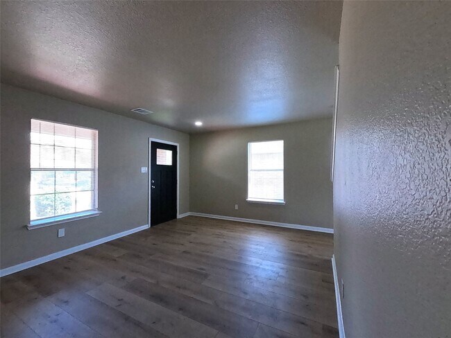 Building Photo - 17107 Westminster Village Ct