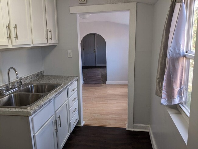 Building Photo - 2525 Parke St