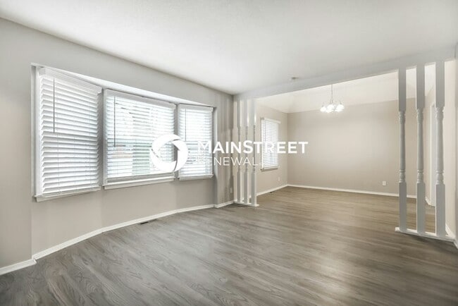 Building Photo - 4 Bedroom Pet-Friendly Home in Independence, MO with Main Street Renewal